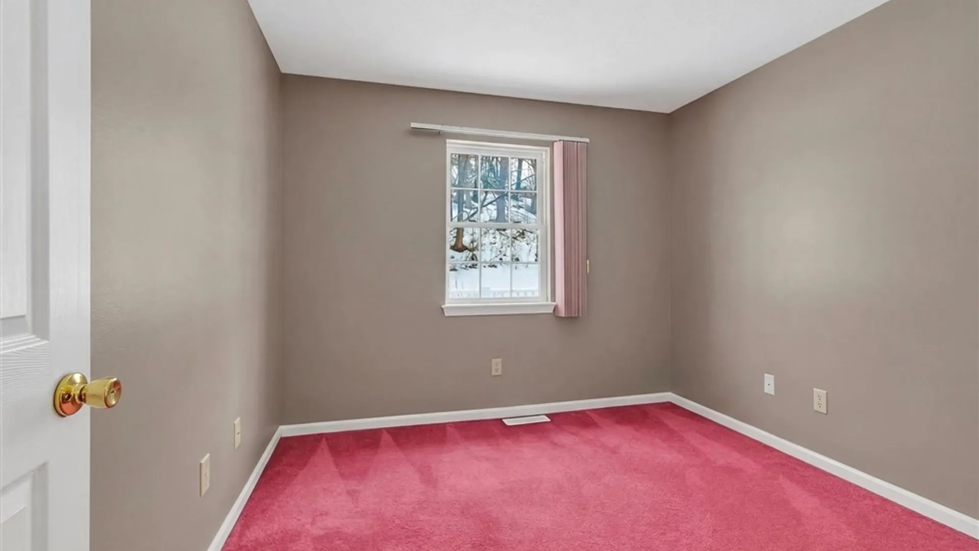 Property at 86 Amberwood Place, Greece, NY 14626 35