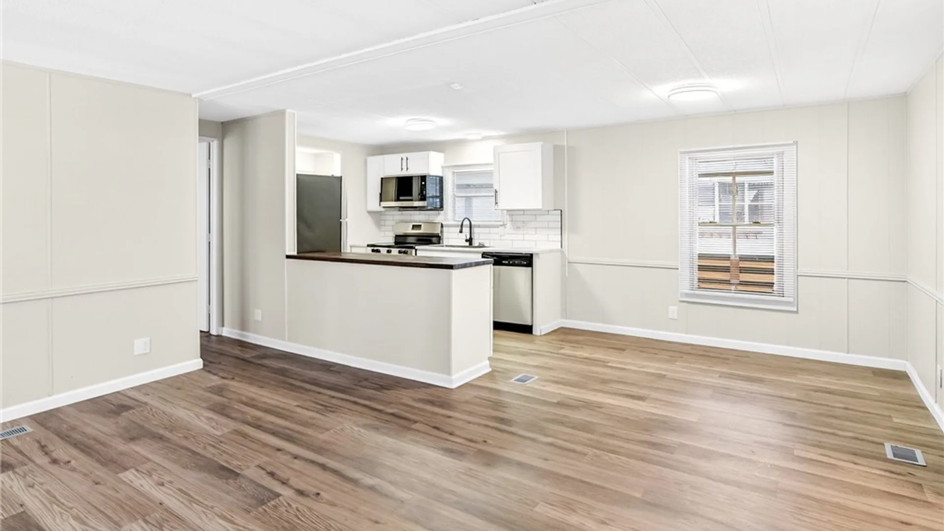 Property at 9 Oakside Drive, Penfield, NY 14625 6