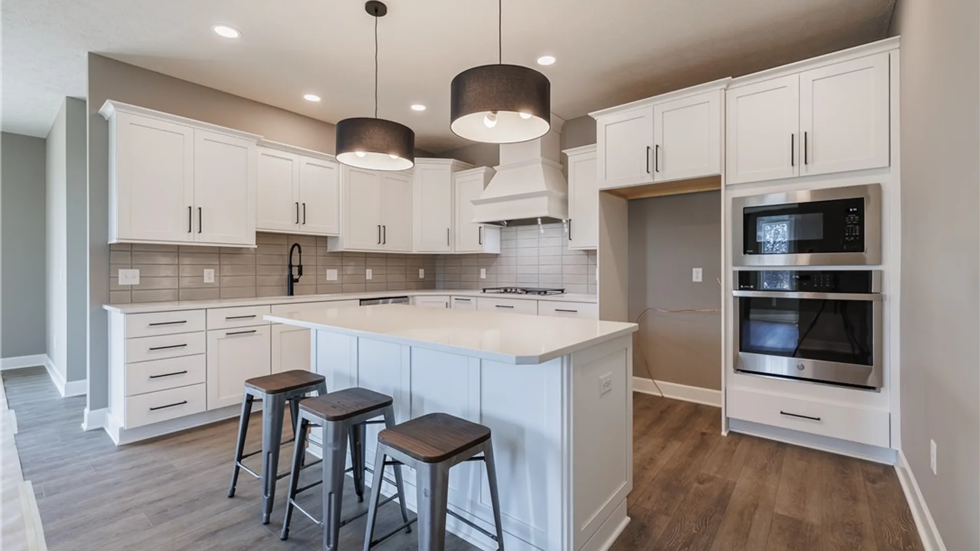 Property at 4 Eagle Hollow, Perinton, NY 14526 9