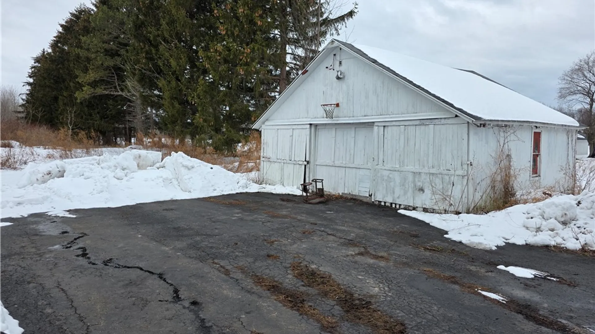 Property at 6705 E Townline Road, Williamson, NY 14589 36