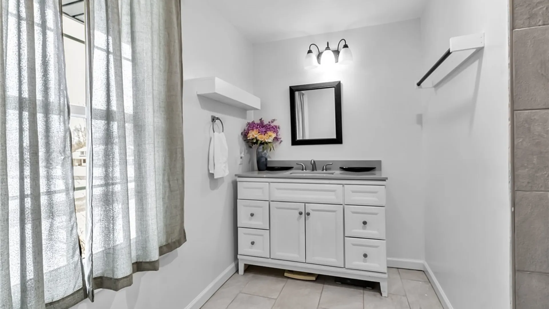 Property at 8135 Clarherst Drive, Clarence, NY 14051 34