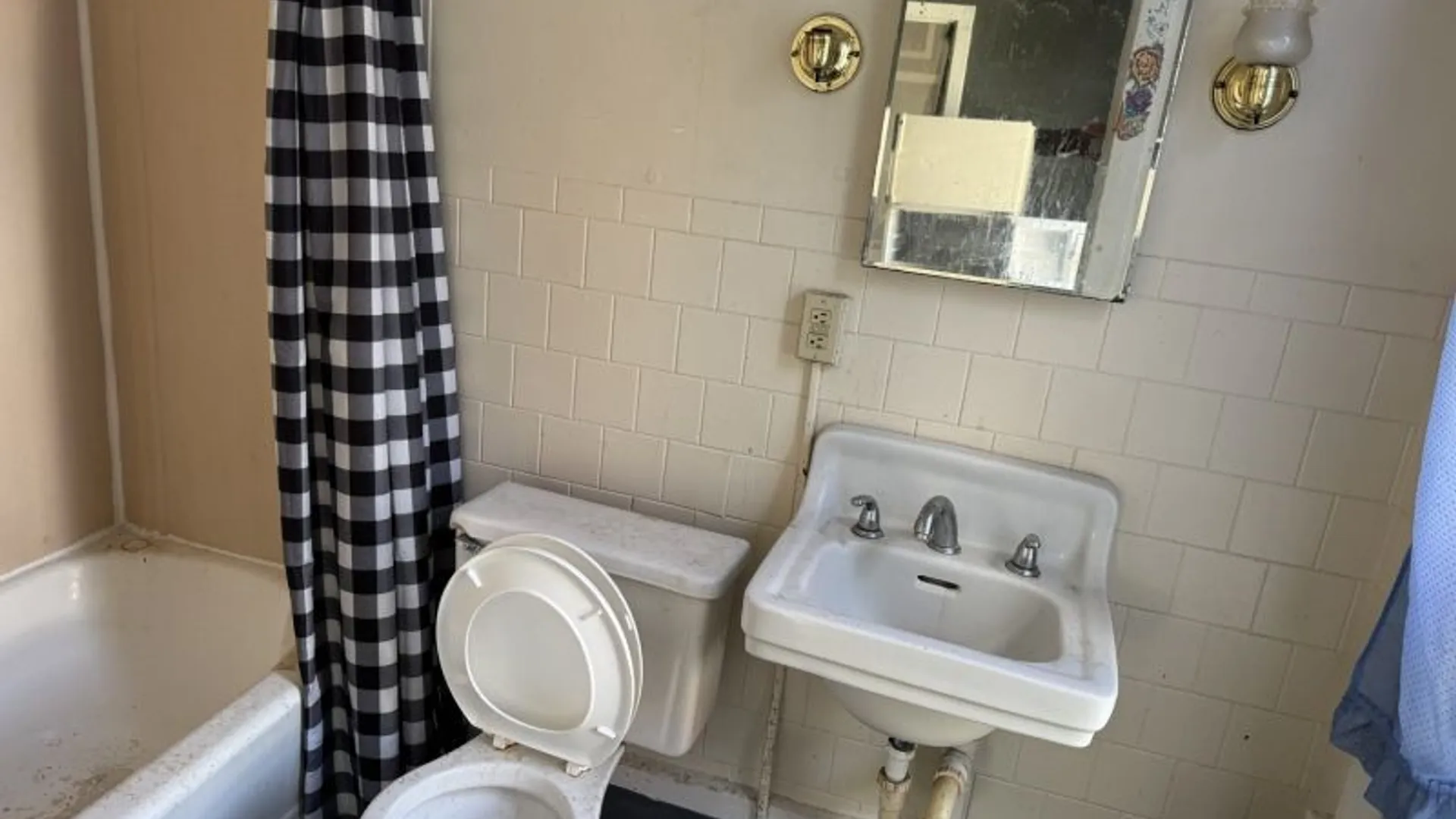 Property at 141 Pine Street, Lockport City, NY 14094 3