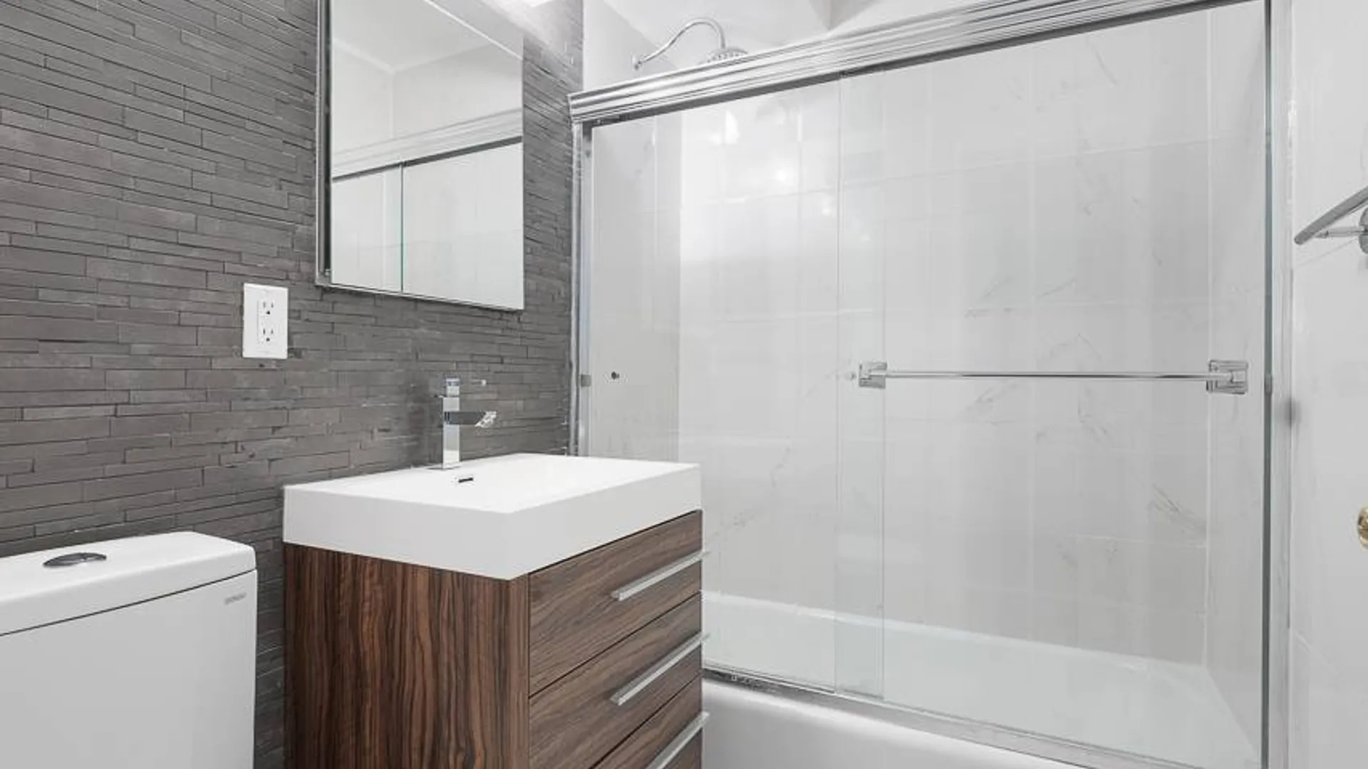 Property at 195 Adams St, Brooklyn, NY 11201 3