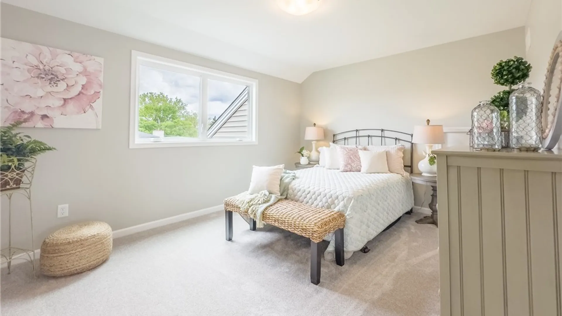 Property at 160 Cloverleaf Court, Cheektowaga, NY 14043 5