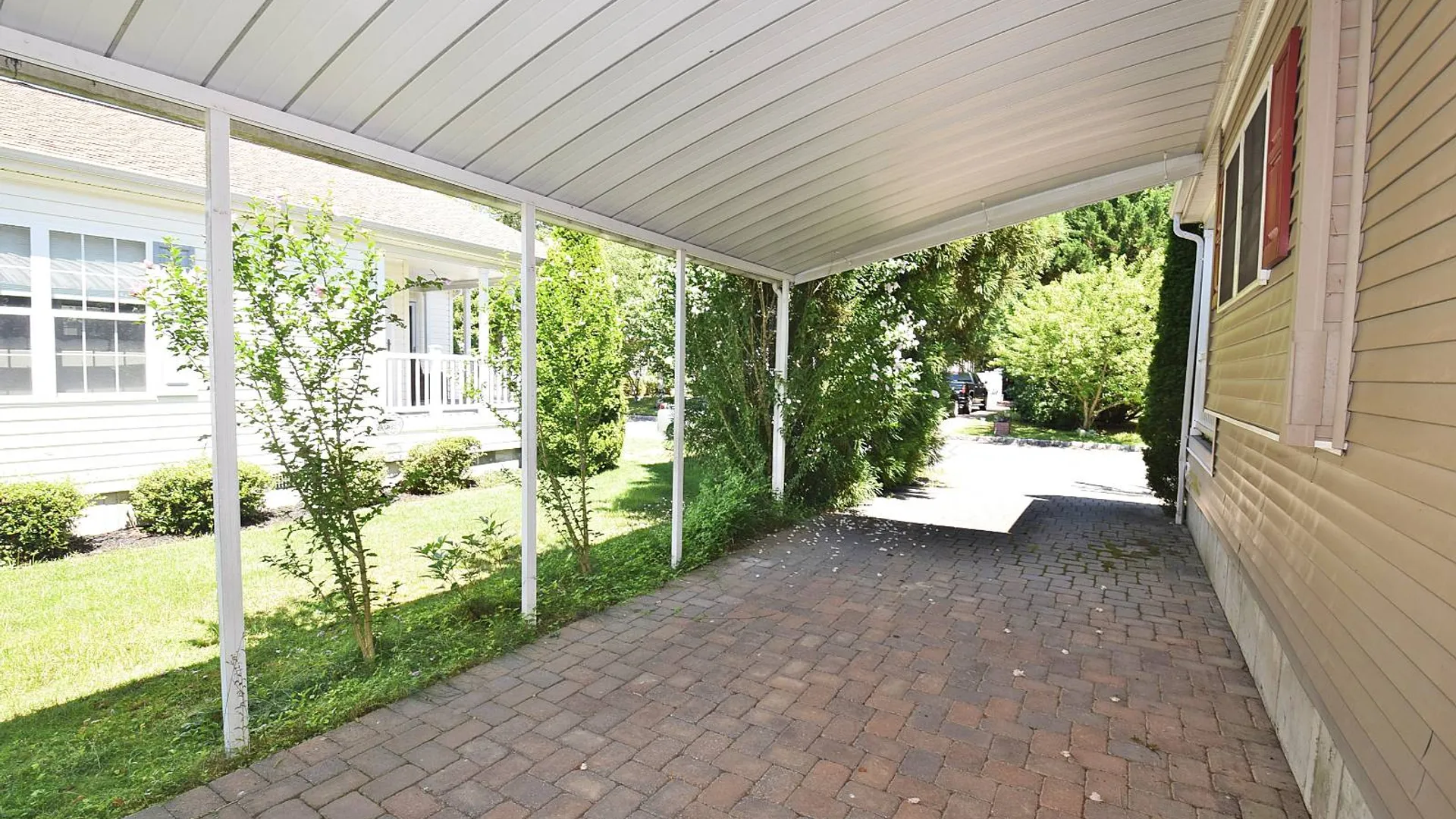 Property at 1661 old country rd, RIVERHEAD, NY 11901 15