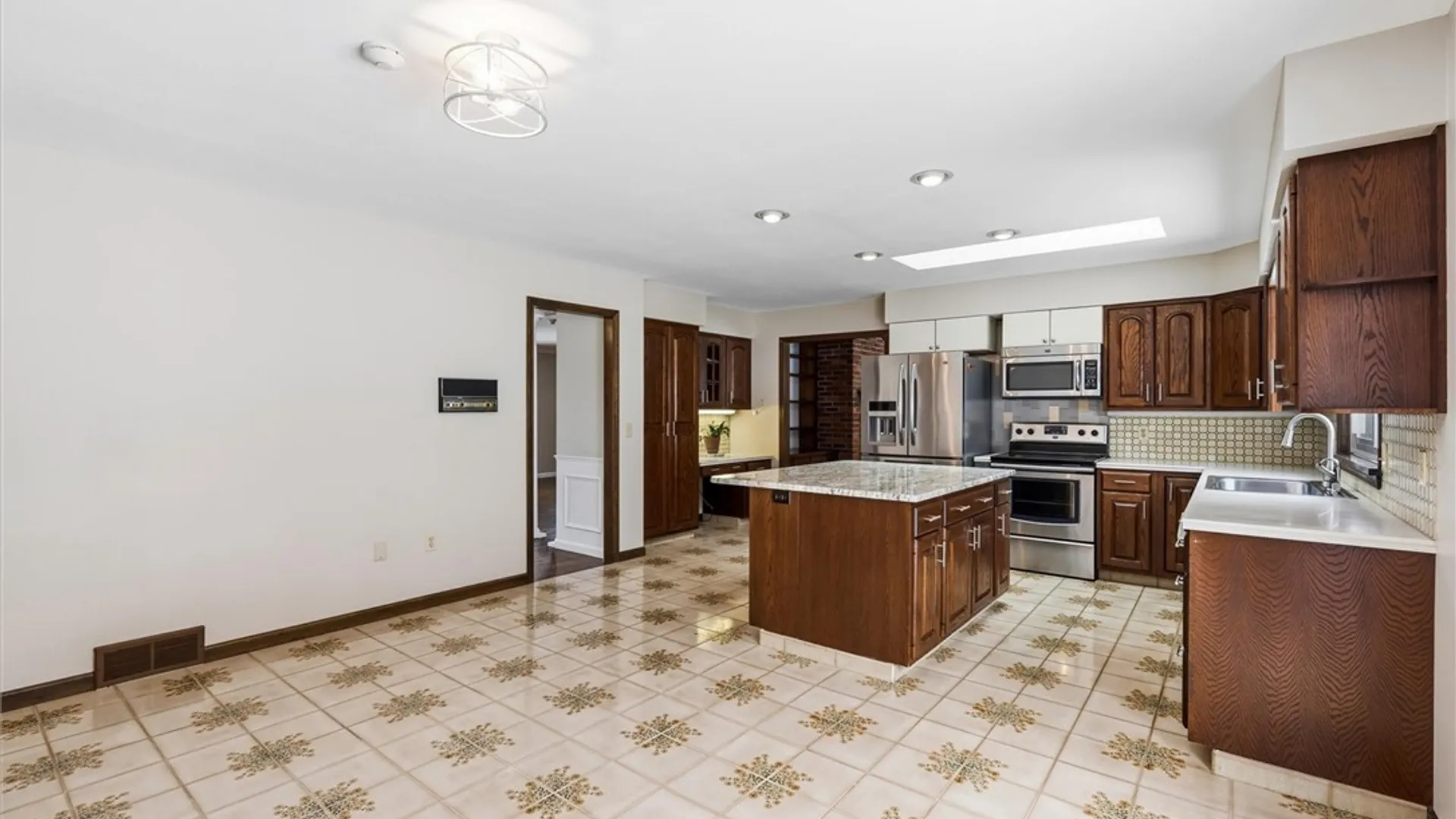 Property at 8205 Duvall Circle, Manlius, NY 13104 15