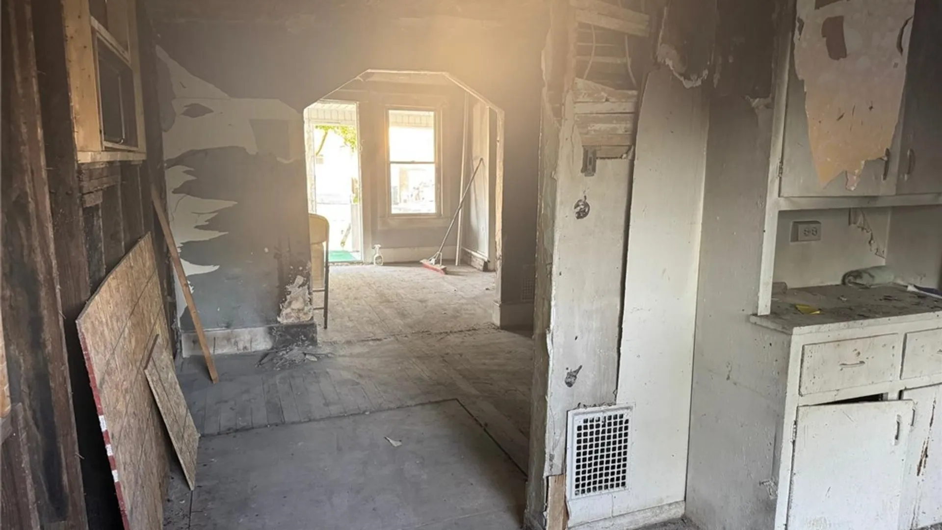 Property at 7211 Stephenson Avenue, Niagara Falls, NY 14304 2