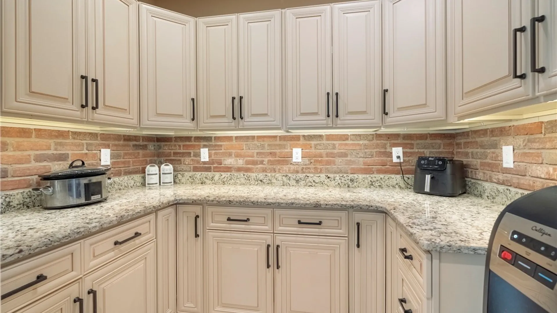 Property at 4990 Kraus Road, Clarence, NY 14031 17