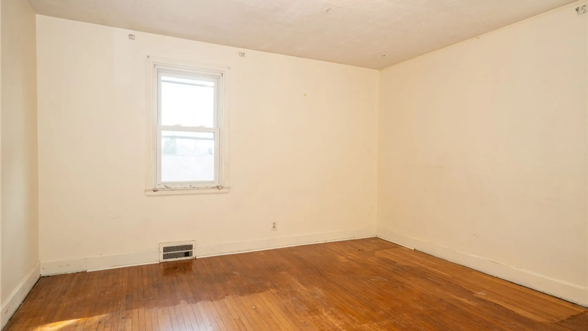 Property at 1711 Walnut Avenue, Niagara Falls, NY 14301 22