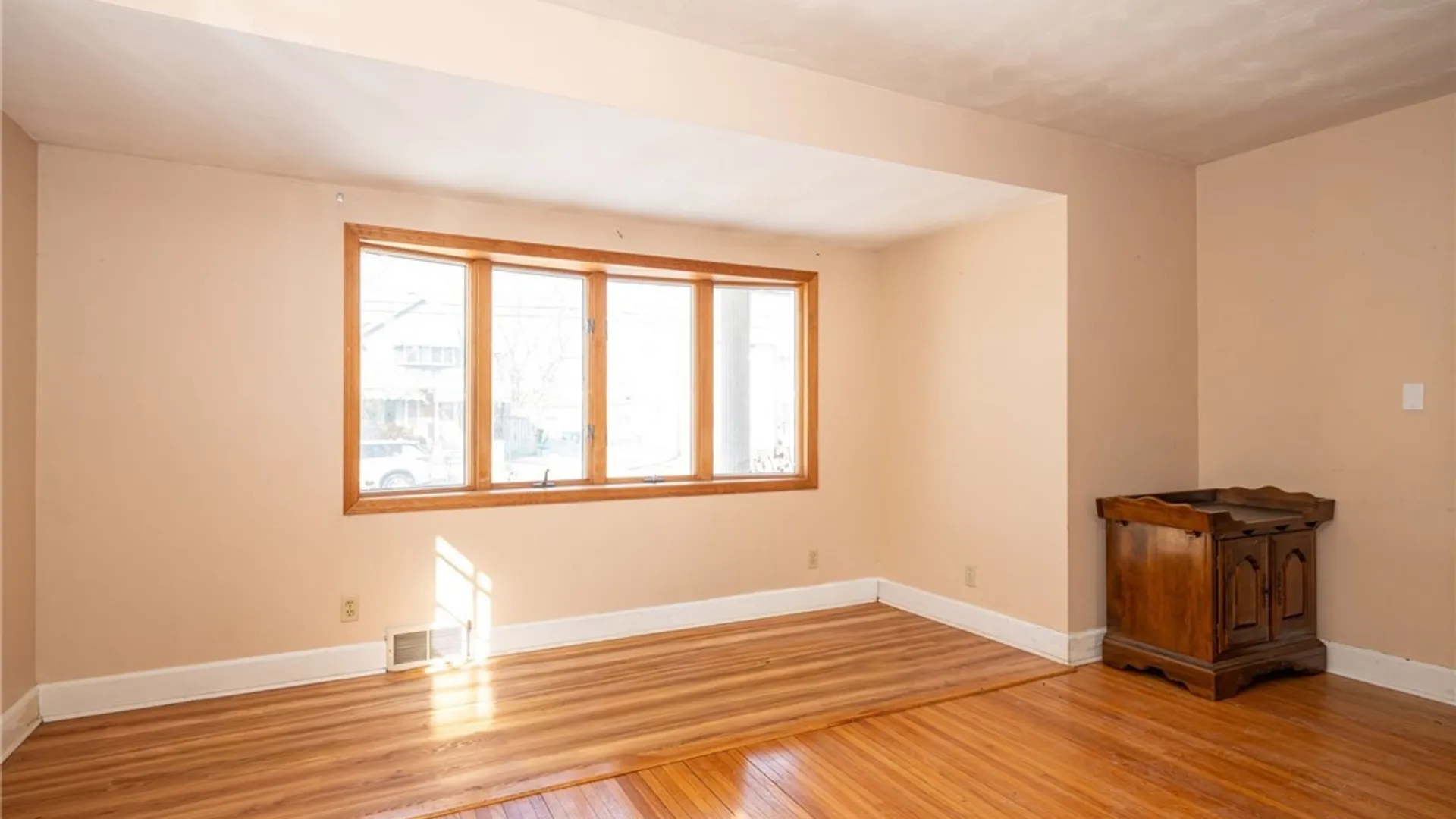 Property at 1711 Walnut Avenue, Niagara Falls, NY 14301 9