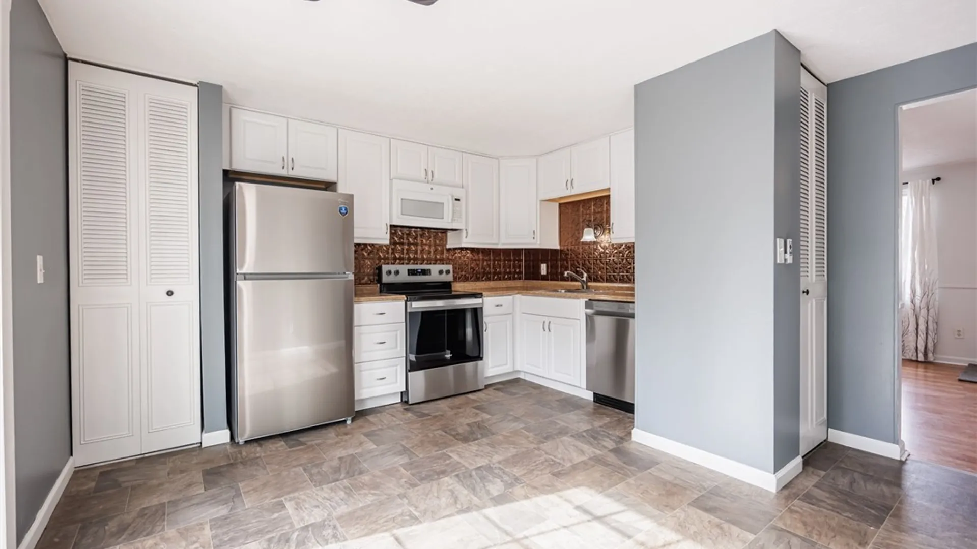 Property at 15 Farmbrook Drive, Farmington, NY 14425 12