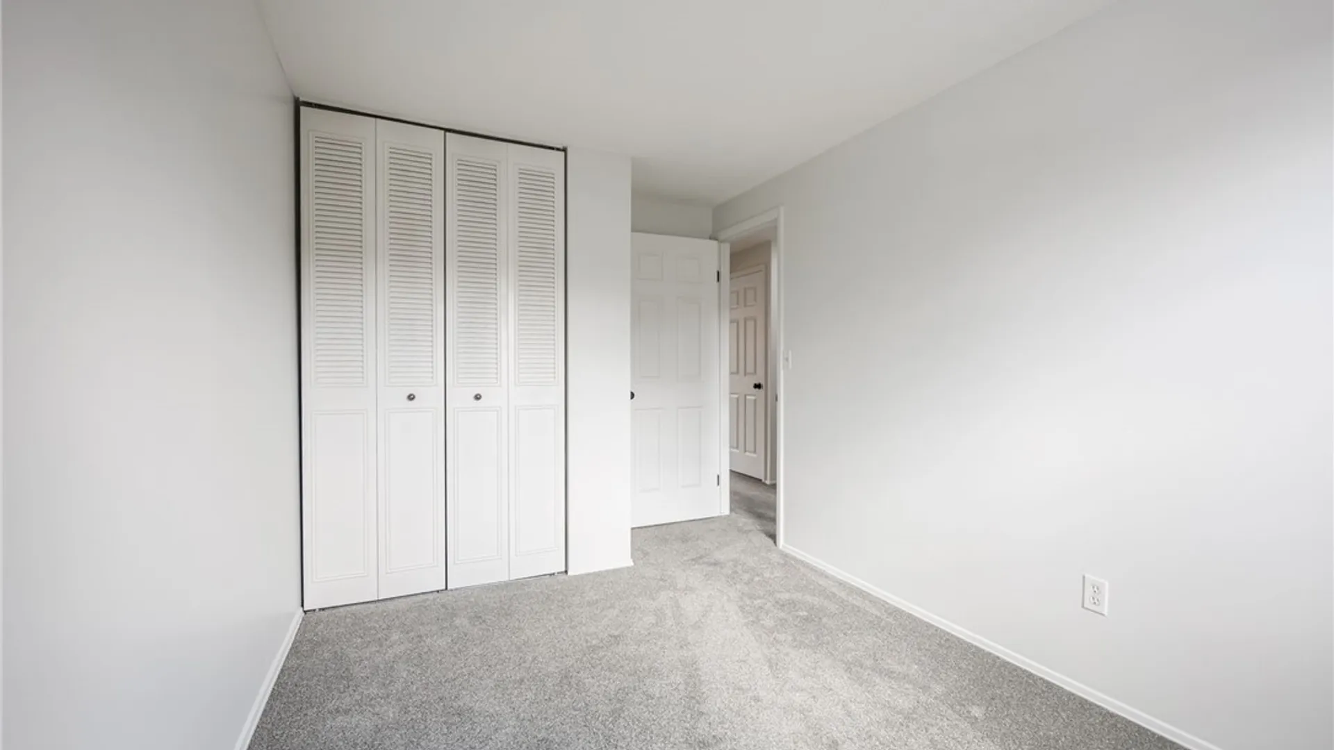 Property at 15 Farmbrook Drive, Farmington, NY 14425 20