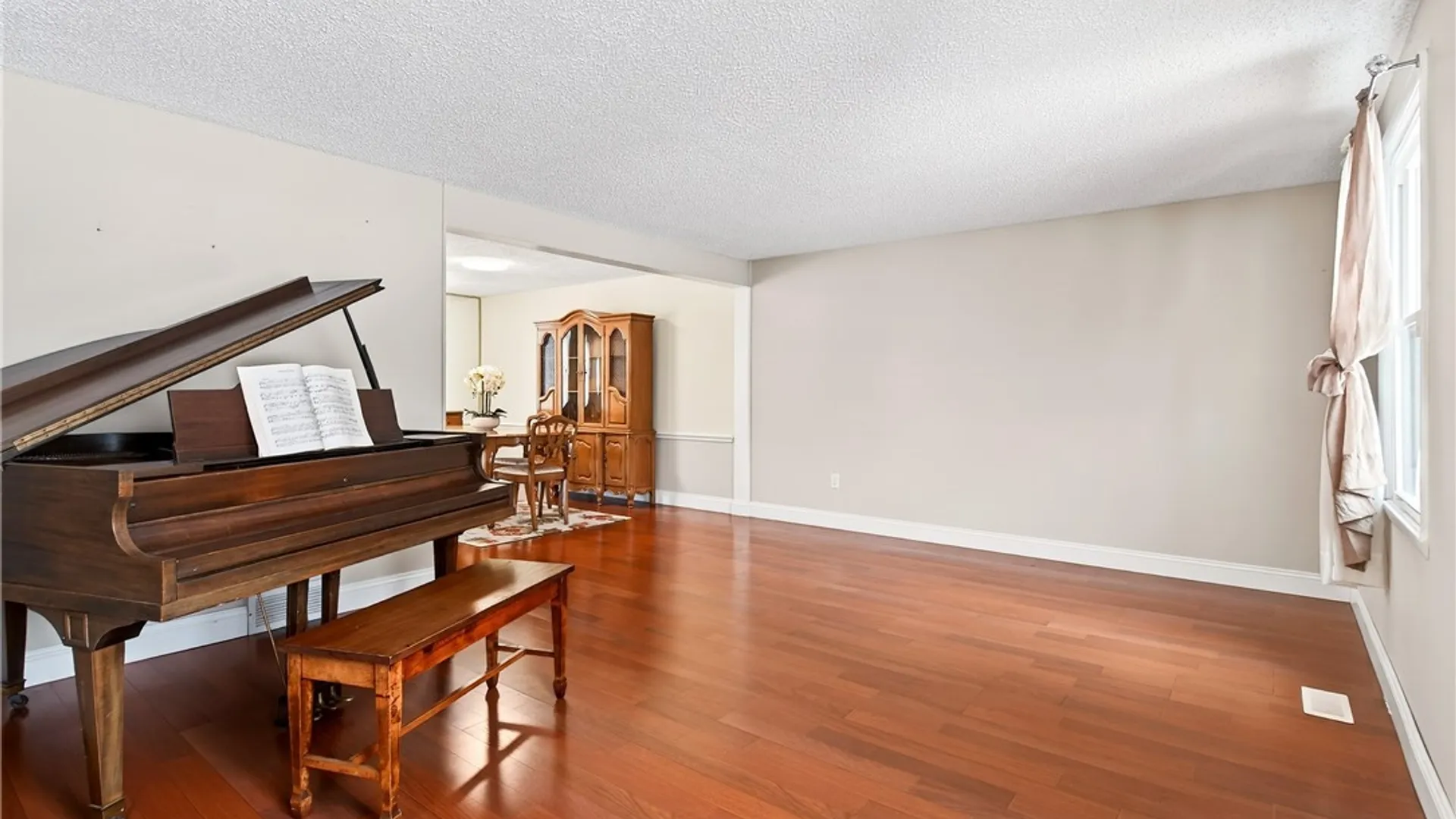 Property at 5007 Overlook, Hamburg, NY 14075 5