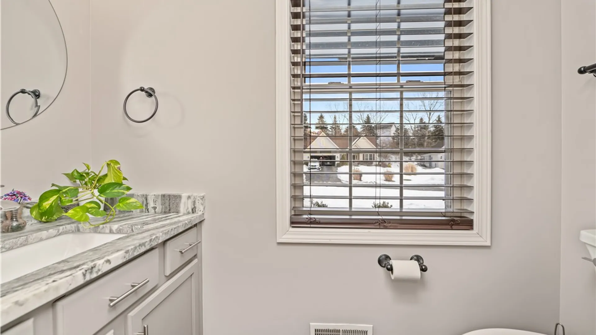 Property at 25 Sedgefield Court, Irondequoit, NY 14622 15