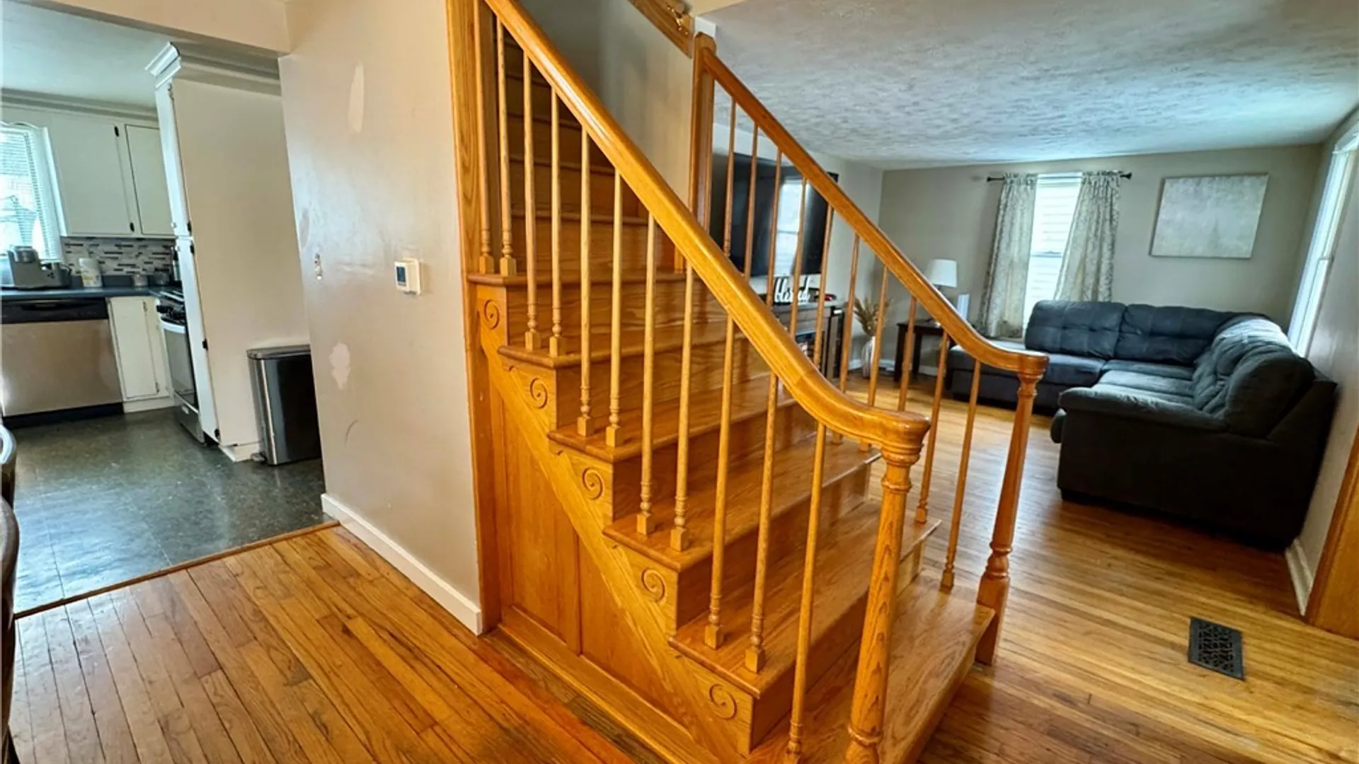 Property at 15 Woodlawn Avenue, Utica, NY 13501 17