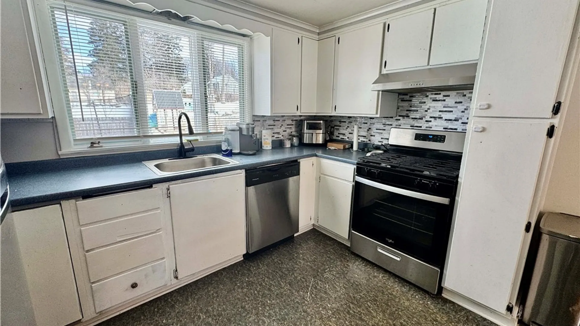 Property at 15 Woodlawn Avenue, Utica, NY 13501 5