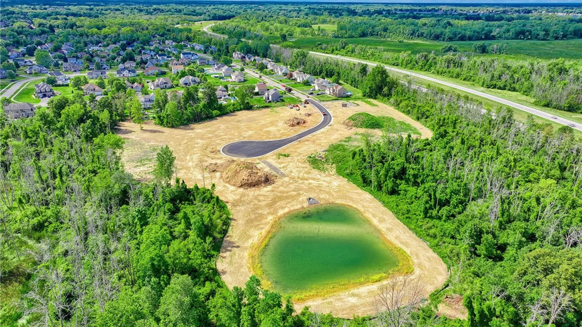 Property at 275 Bronze Leaf Trail, Greece, NY 14612 5