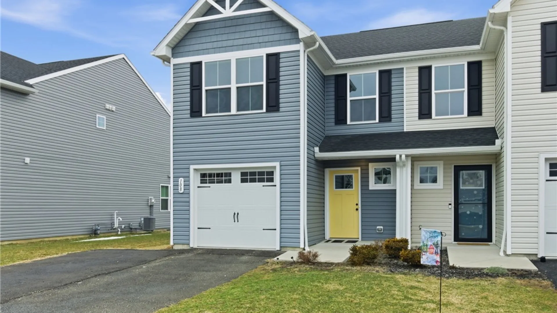 Property at 108 South Drive, West Seneca, NY 14218 3