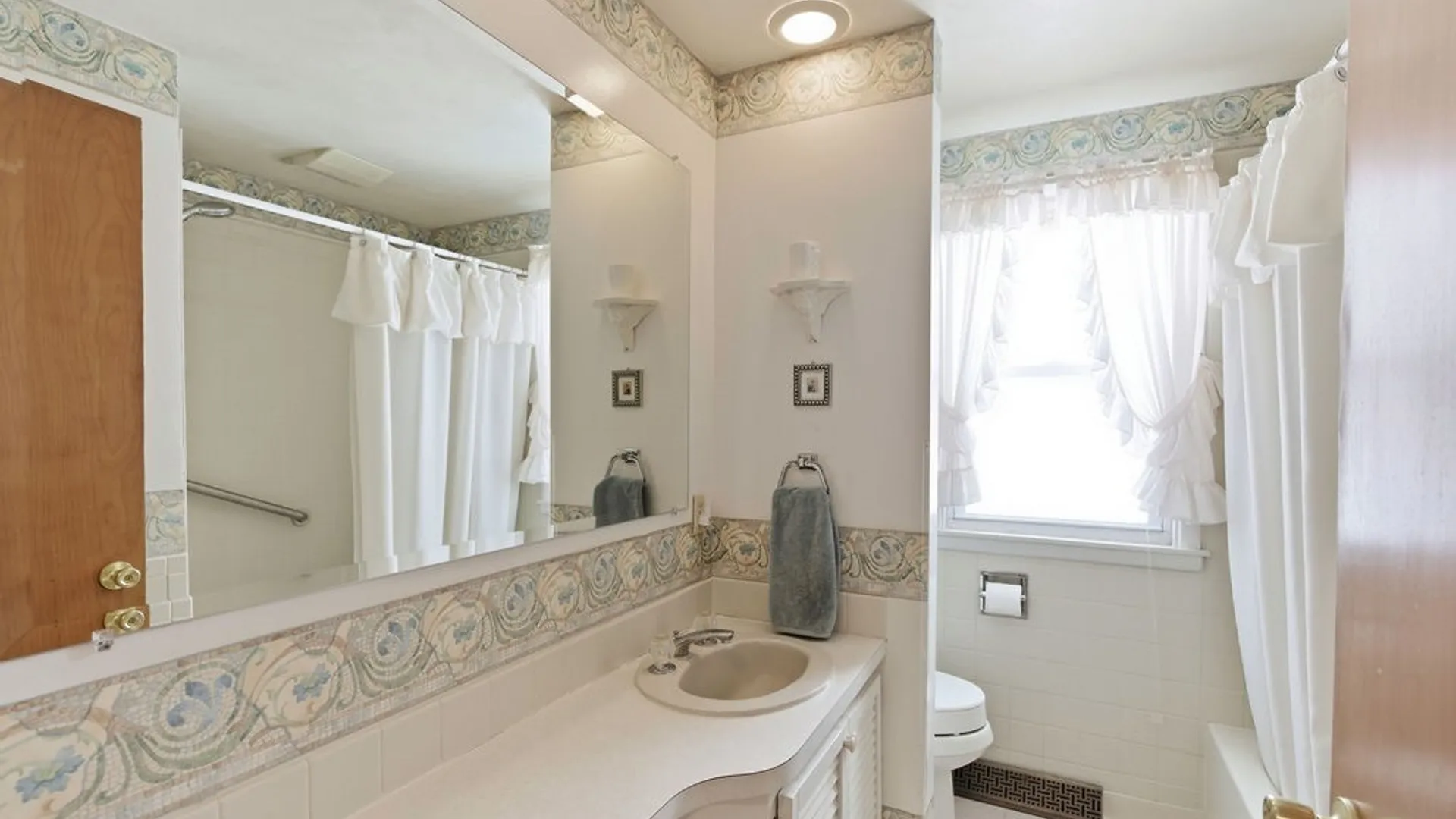 Property at 7 Trelign Drive, Cicero, NY 13212 17