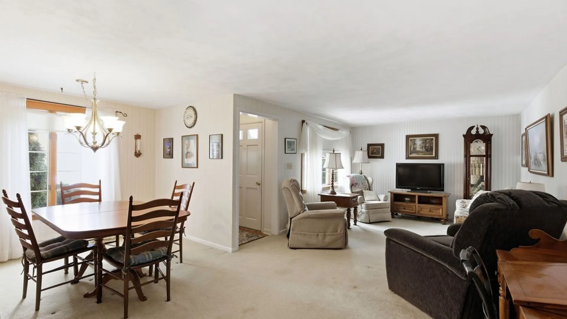 Property at 7 Trelign Drive, Cicero, NY 13212 2