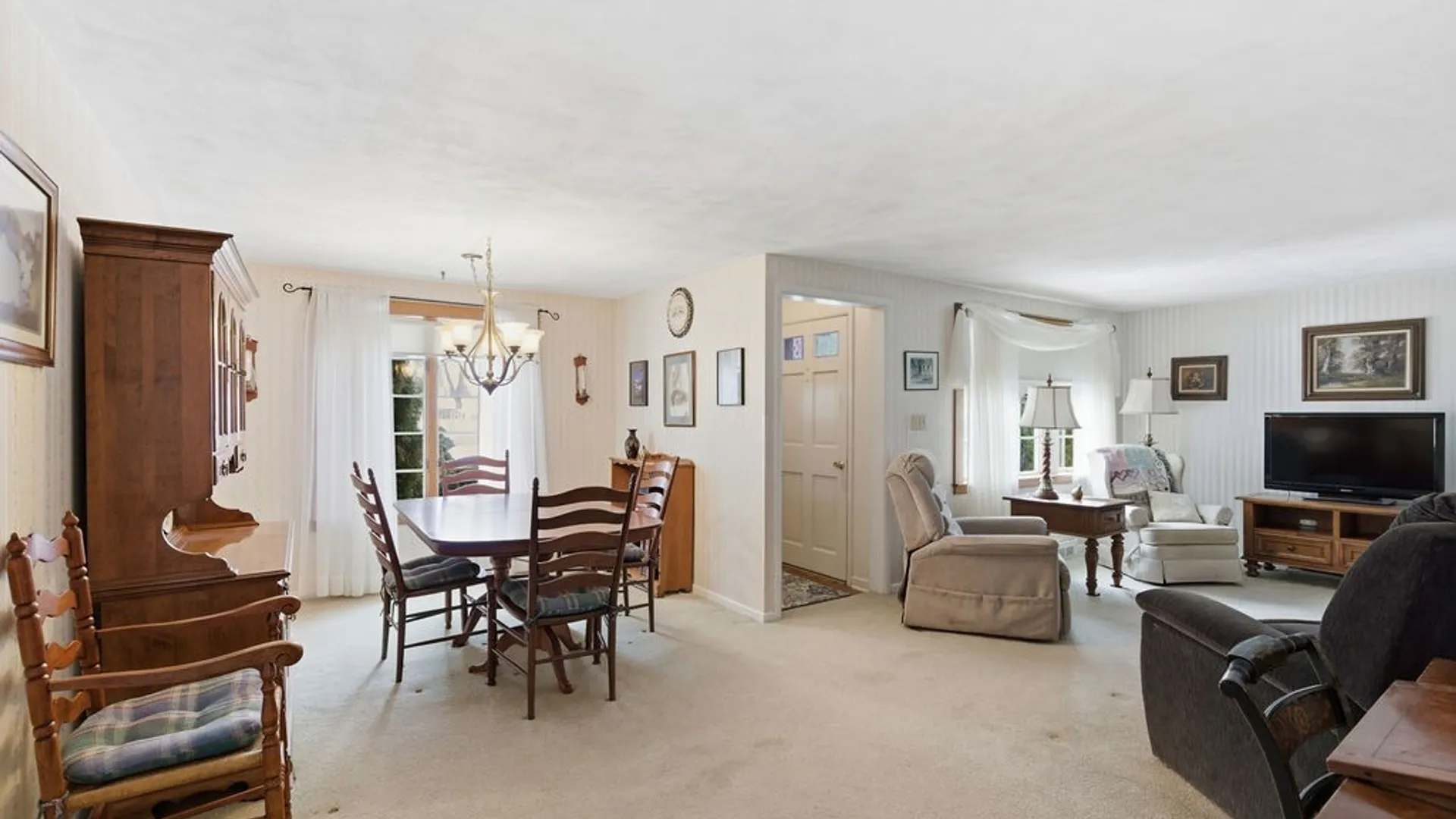Property at 7 Trelign Drive, Cicero, NY 13212 7