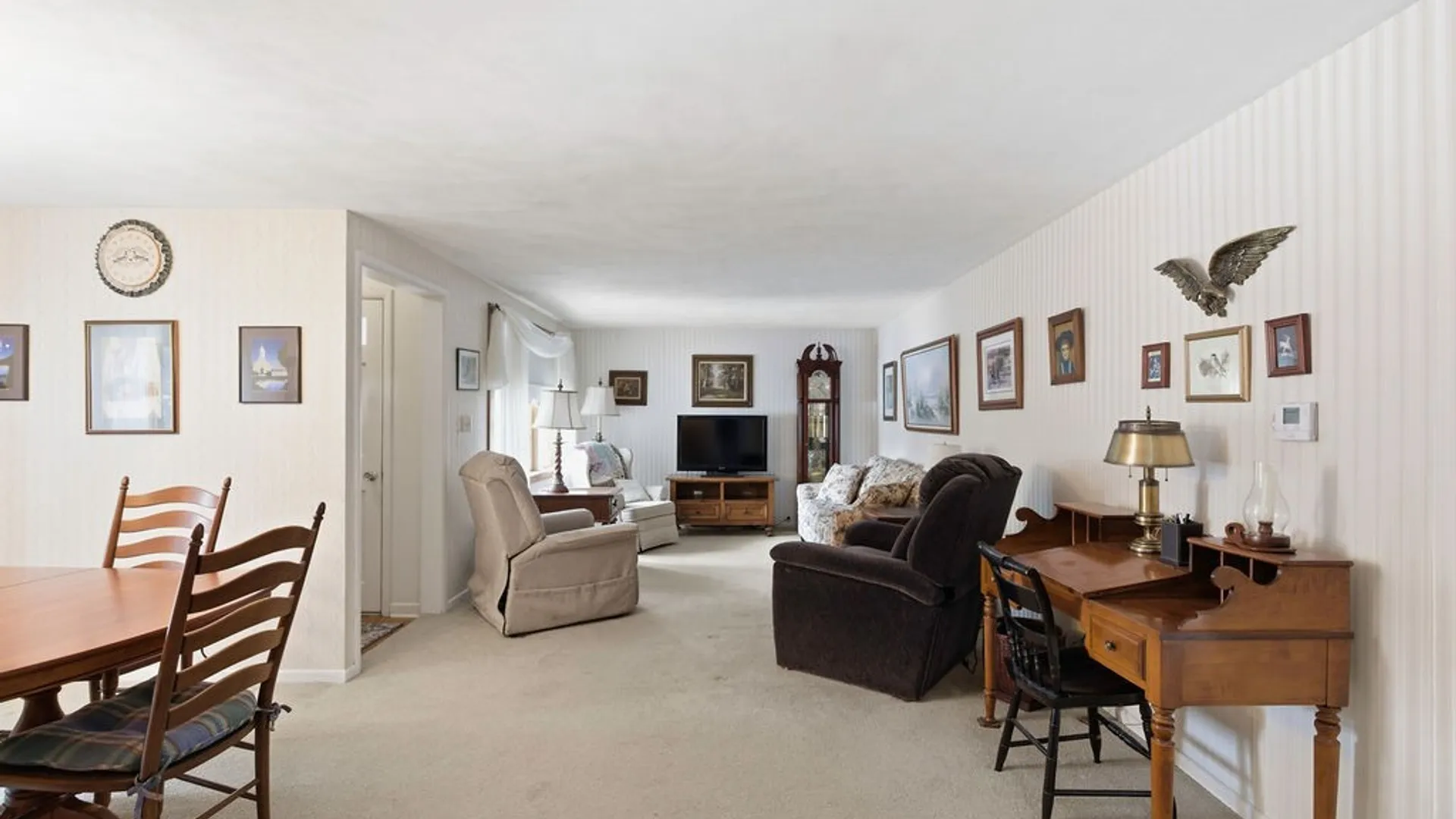Property at 7 Trelign Drive, Cicero, NY 13212 8