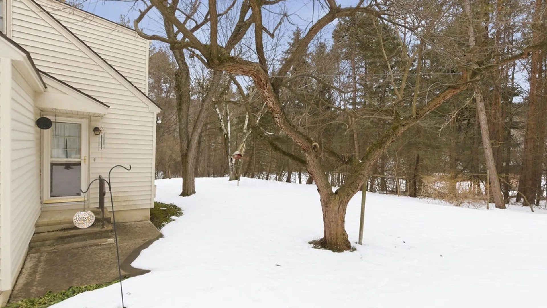 Property at 205 Broadmoor Drive, Camillus, NY 13031 14