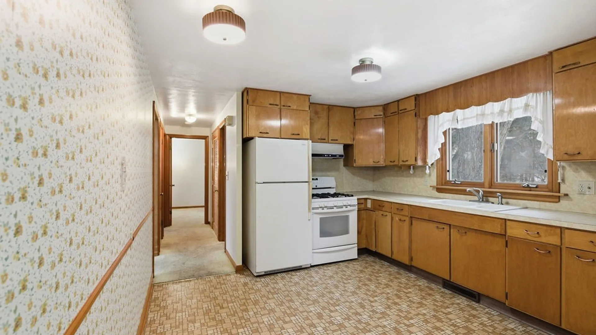 Property at 205 Broadmoor Drive, Camillus, NY 13031 21