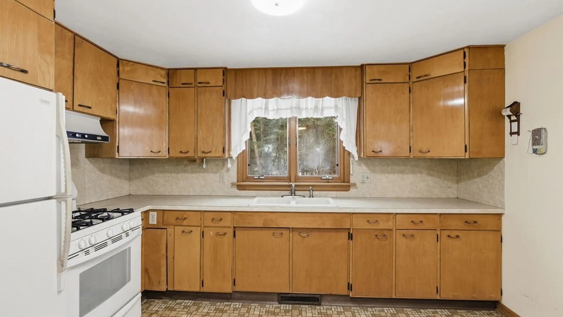 Property at 205 Broadmoor Drive, Camillus, NY 13031 22