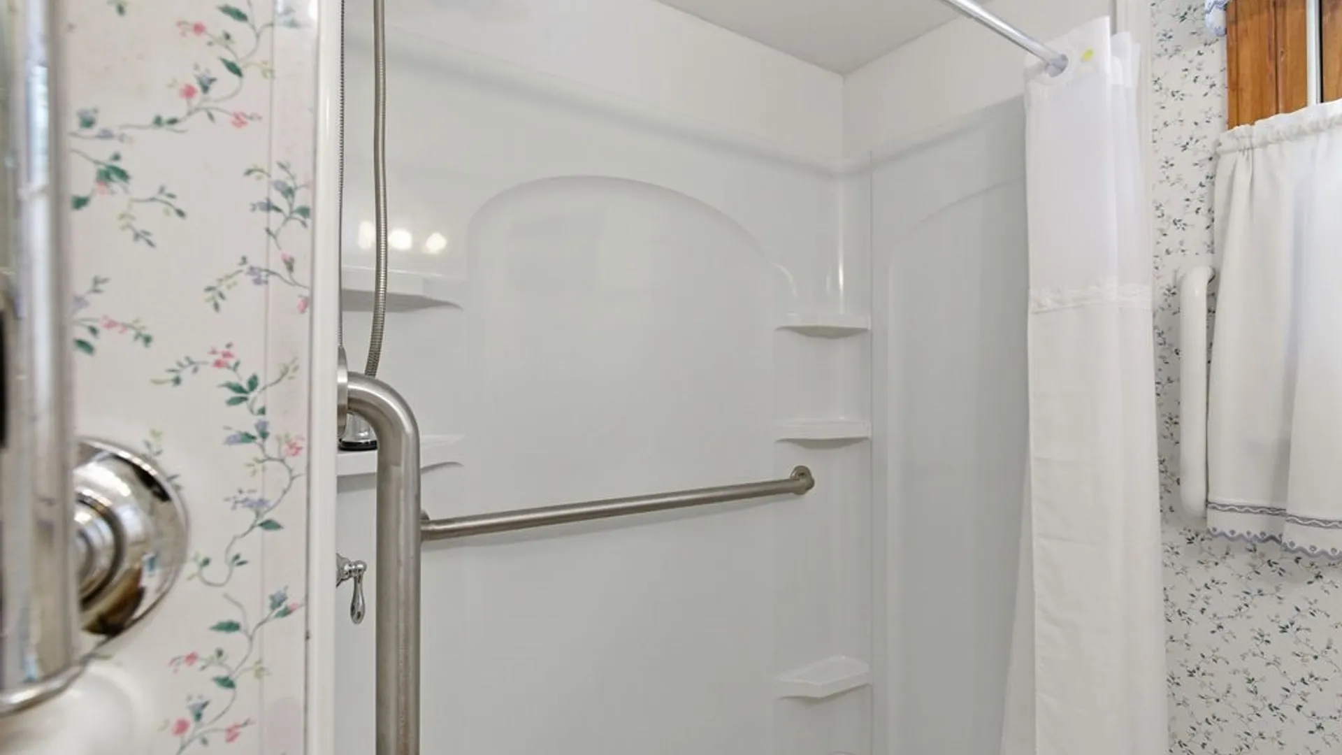 Property at 205 Broadmoor Drive, Camillus, NY 13031 26