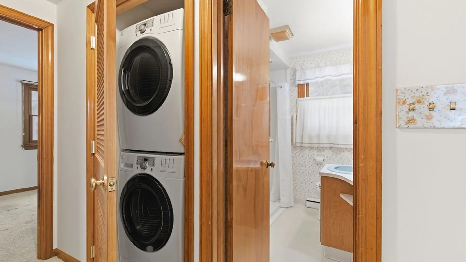 Property at 205 Broadmoor Drive, Camillus, NY 13031 32