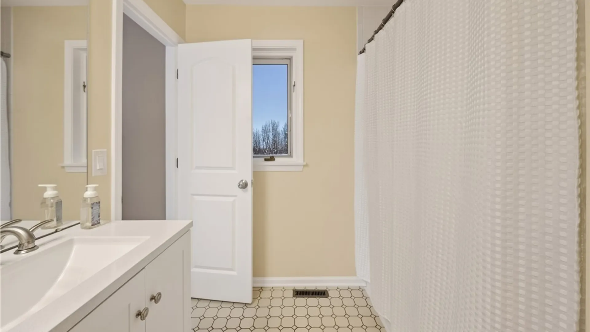 Property at 3291 Greenleafe Dr, Lysander, NY 13135 30