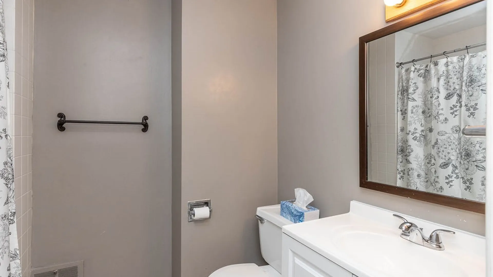 Property at 493 Delaware Avenue, Buffalo, NY 14202 16