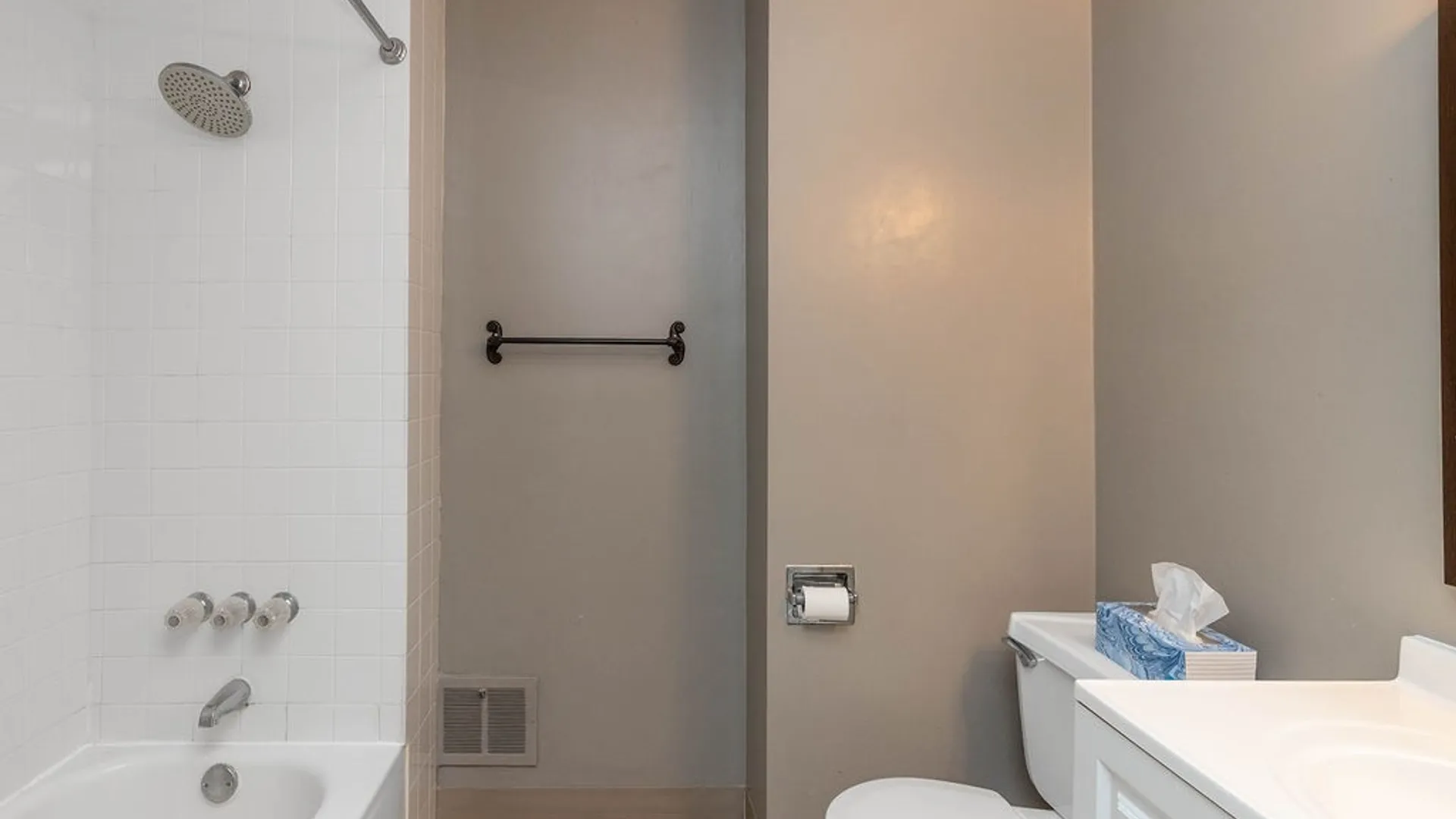 Property at 493 Delaware Avenue, Buffalo, NY 14202 17