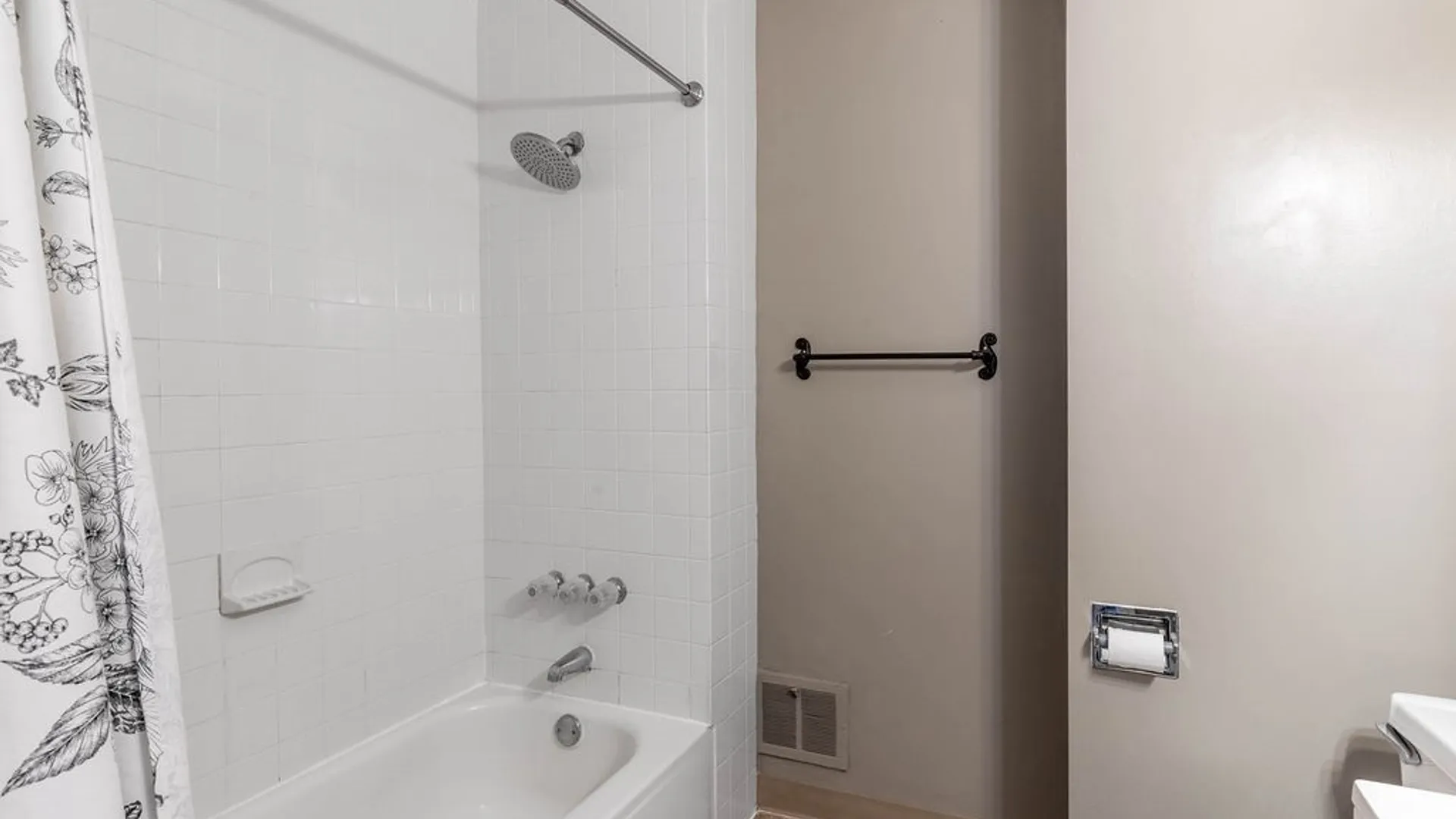 Property at 493 Delaware Avenue, Buffalo, NY 14202 18