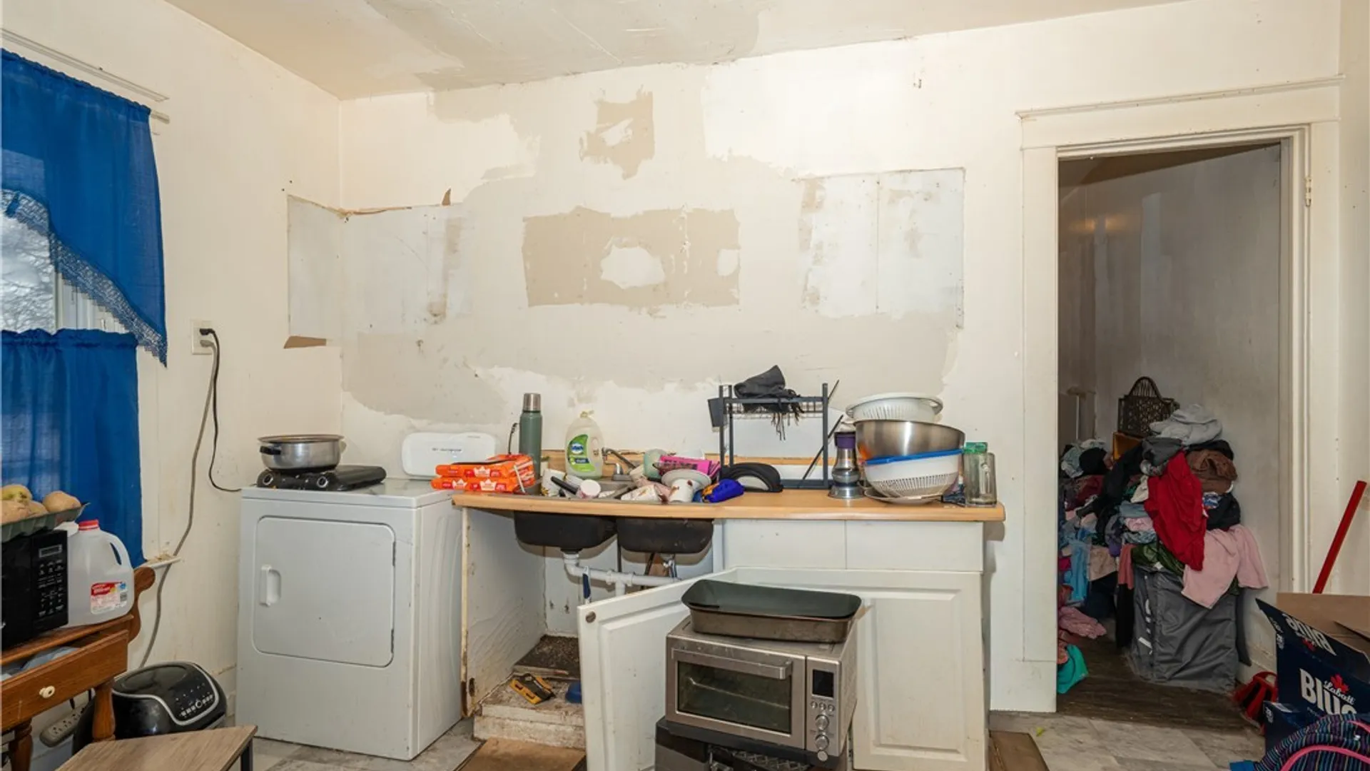Property at 1158 Ontario Avenue, Niagara Falls, NY 14305 24