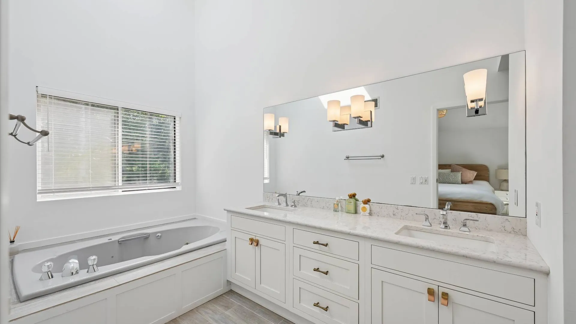 Property at 14 Livery Lane, East Hampton, NY 11937 13
