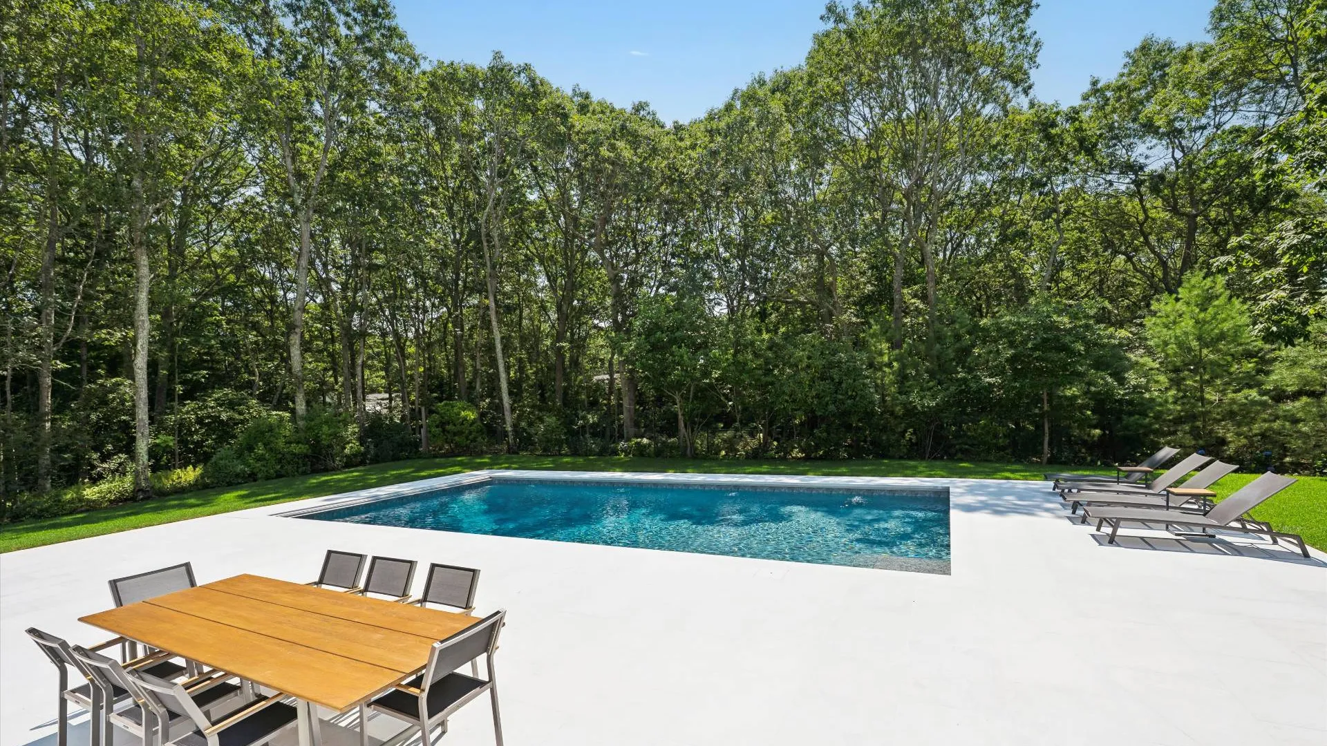 Property at 14 Livery Lane, East Hampton, NY 11937 21