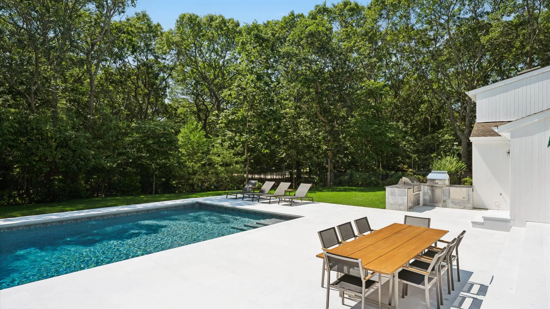 Property at 14 Livery Lane, East Hampton, NY 11937 25
