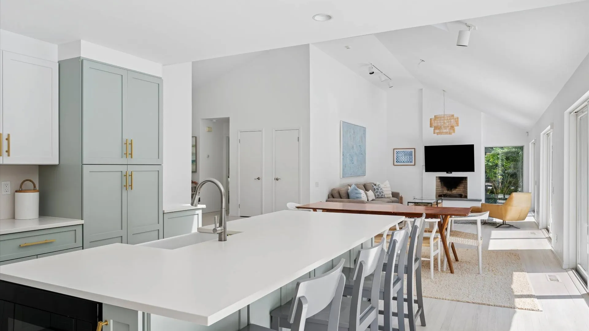 Property at 14 Livery Lane, East Hampton, NY 11937 9