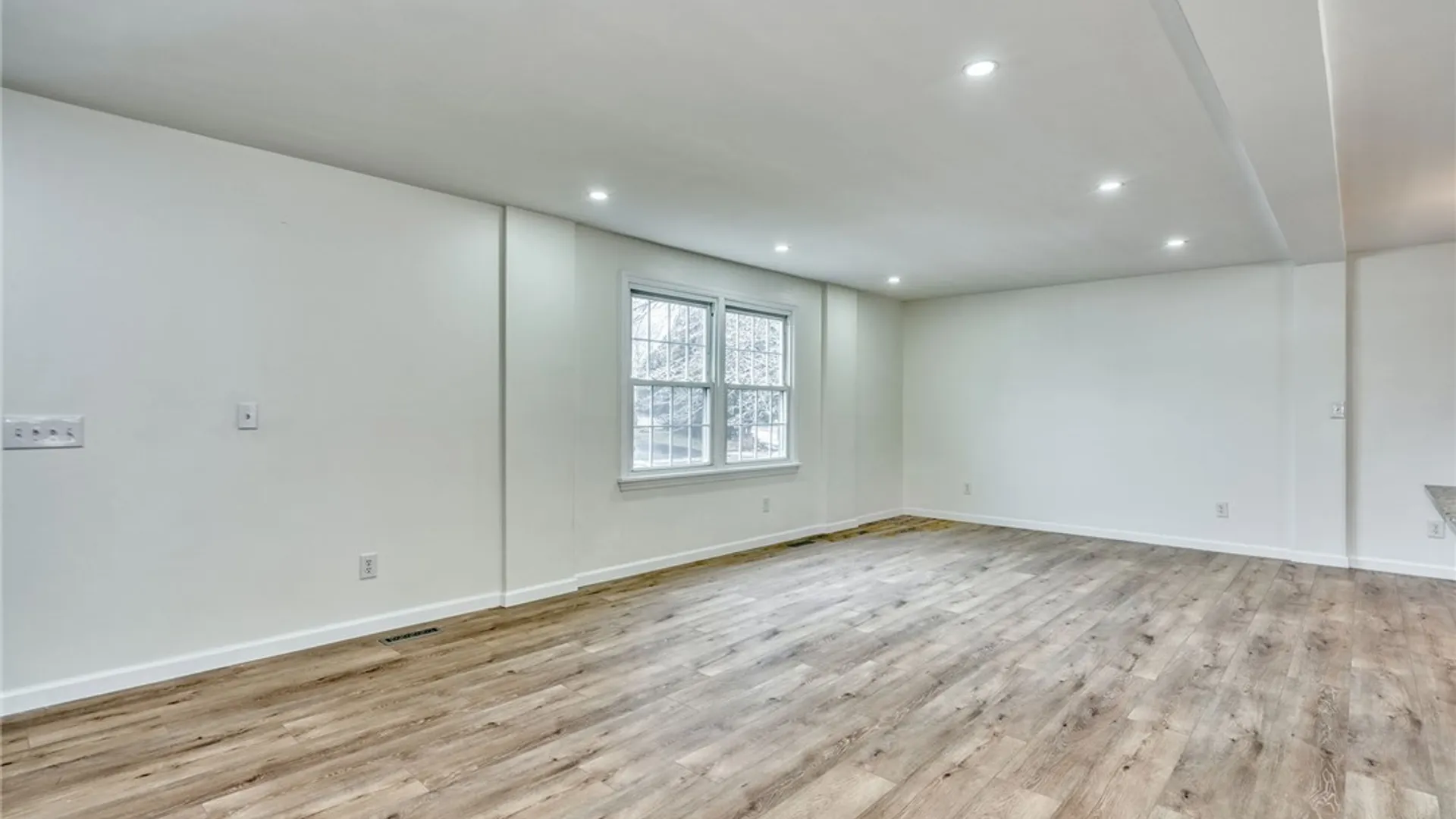 Property at 20 Sandoris Cir, Irondequoit, NY 14622 11