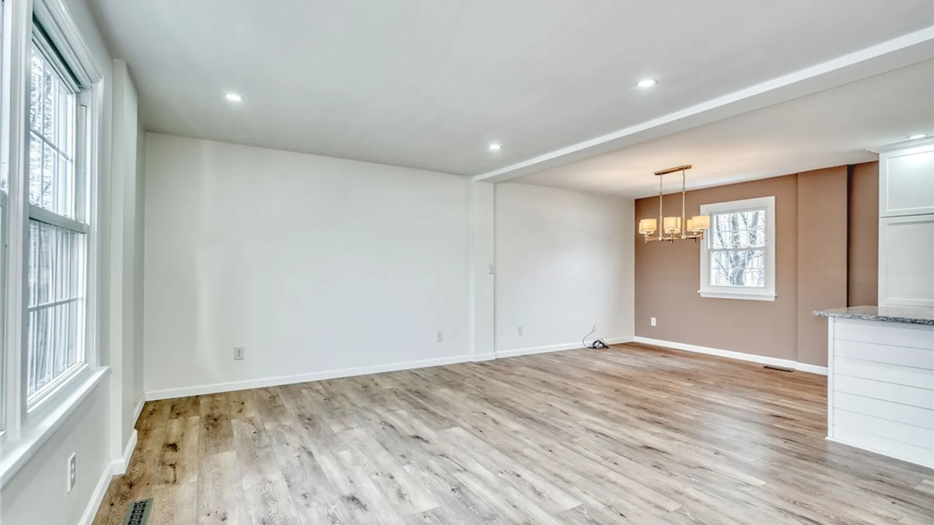 Property at 20 Sandoris Cir, Irondequoit, NY 14622 12