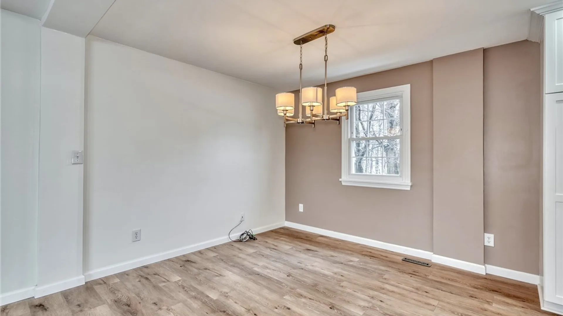 Property at 20 Sandoris Cir, Irondequoit, NY 14622 15