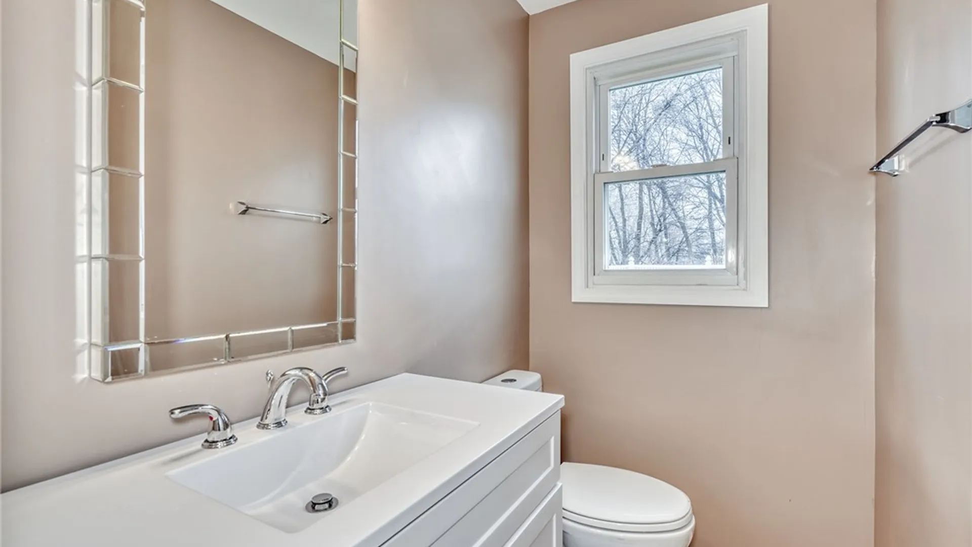 Property at 20 Sandoris Cir, Irondequoit, NY 14622 24