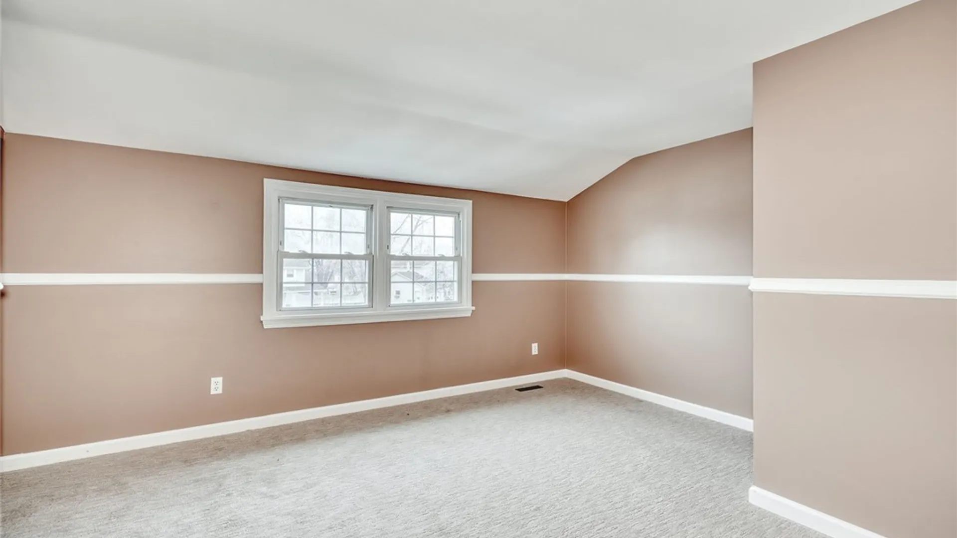 Property at 20 Sandoris Cir, Irondequoit, NY 14622 25