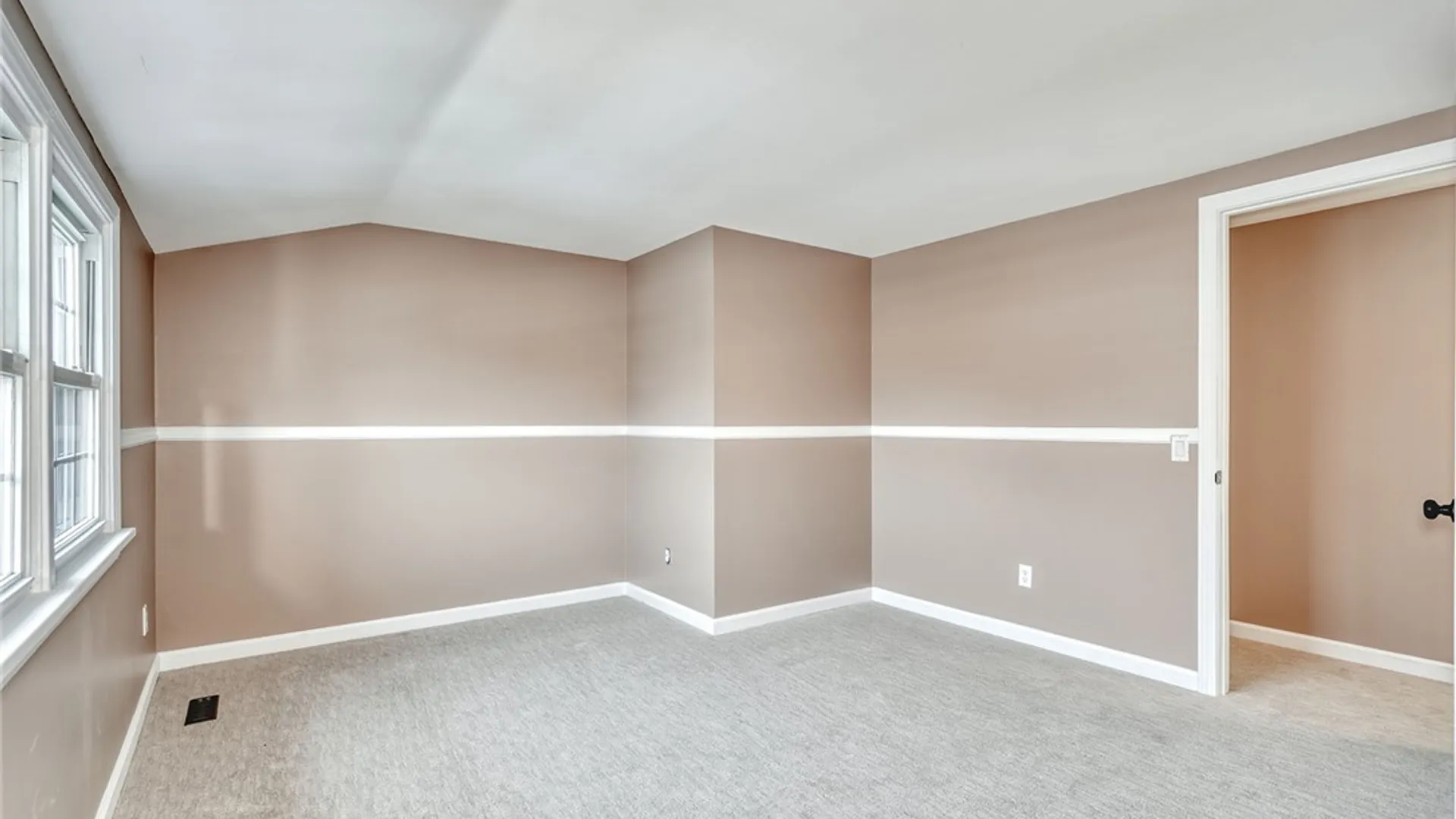 Property at 20 Sandoris Cir, Irondequoit, NY 14622 26