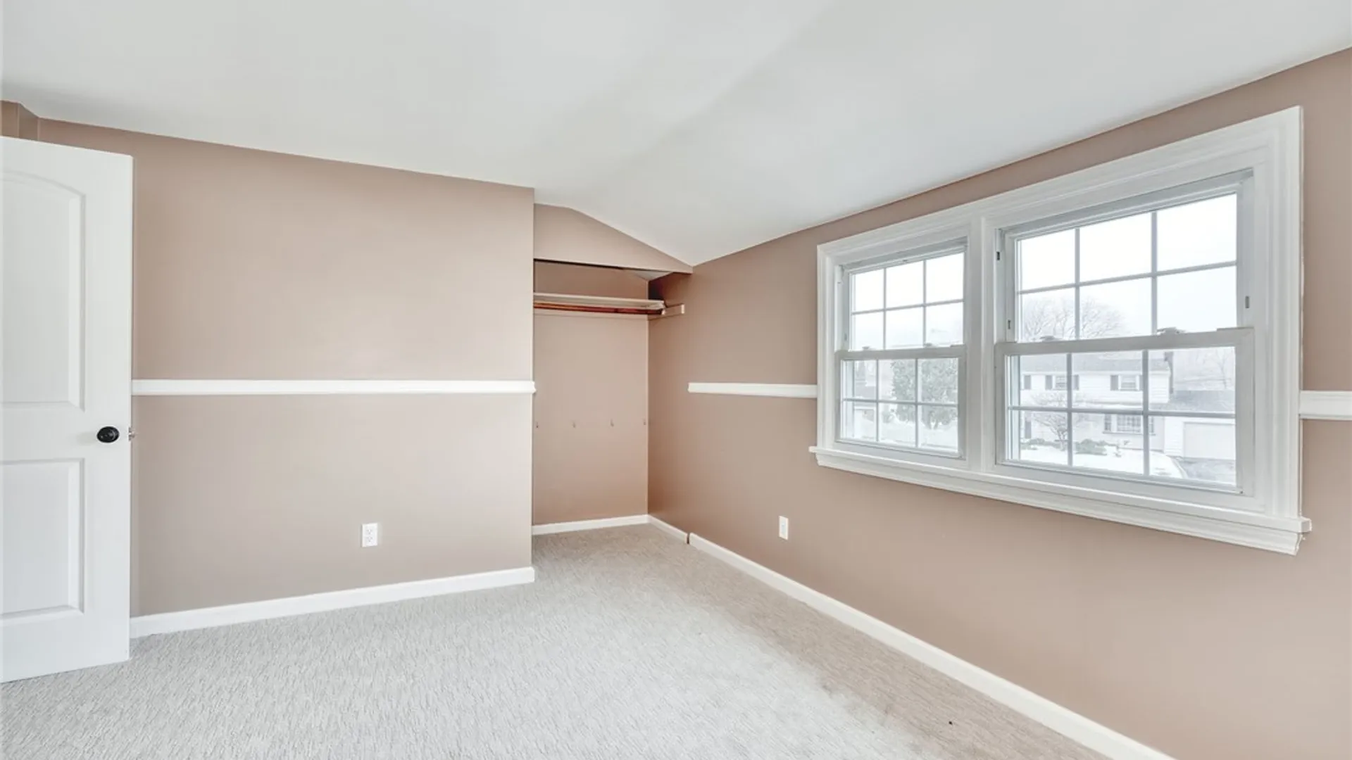 Property at 20 Sandoris Cir, Irondequoit, NY 14622 27