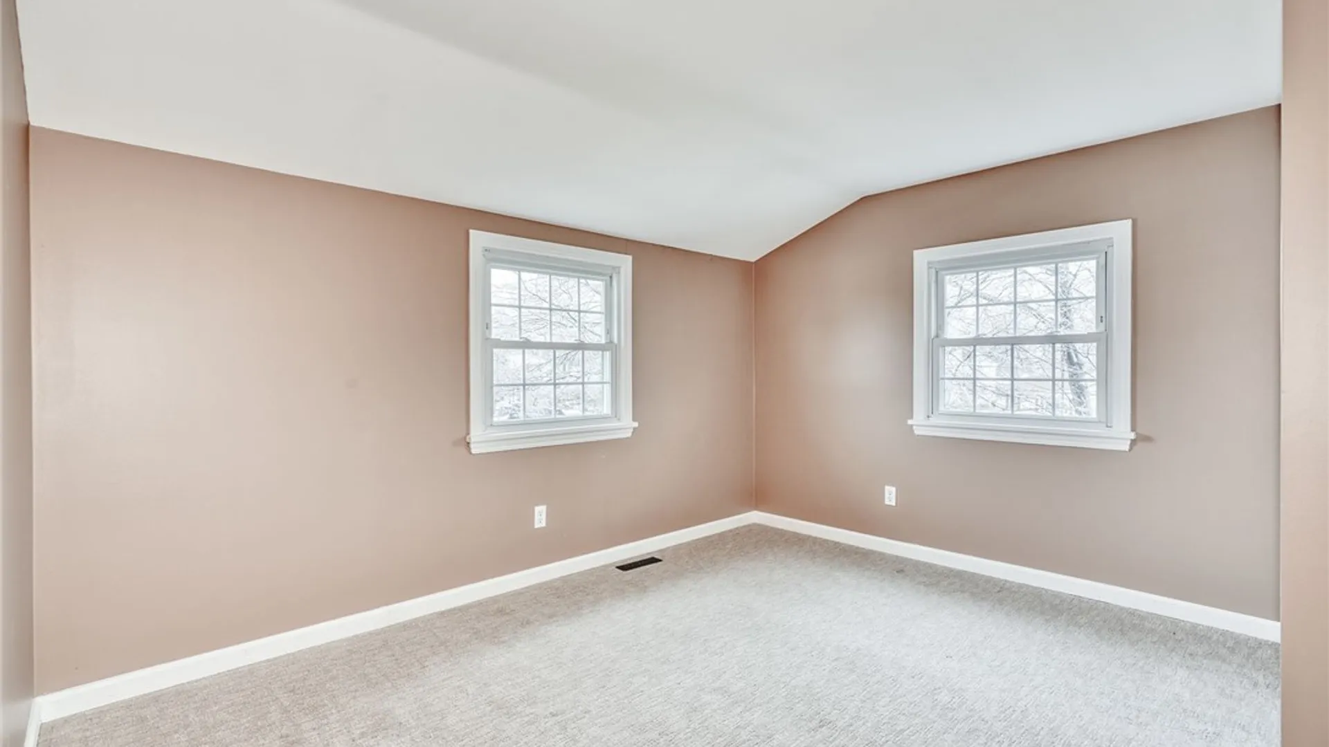 Property at 20 Sandoris Cir, Irondequoit, NY 14622 28