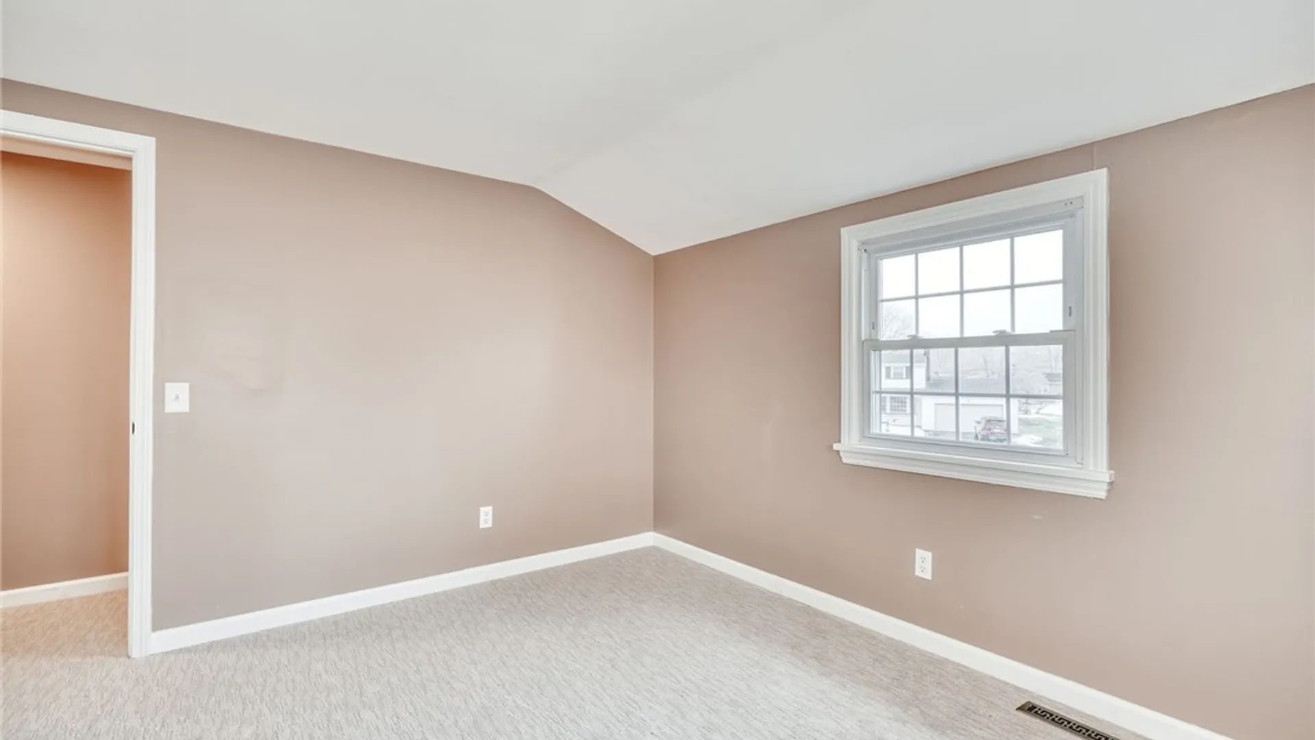 Property at 20 Sandoris Cir, Irondequoit, NY 14622 30