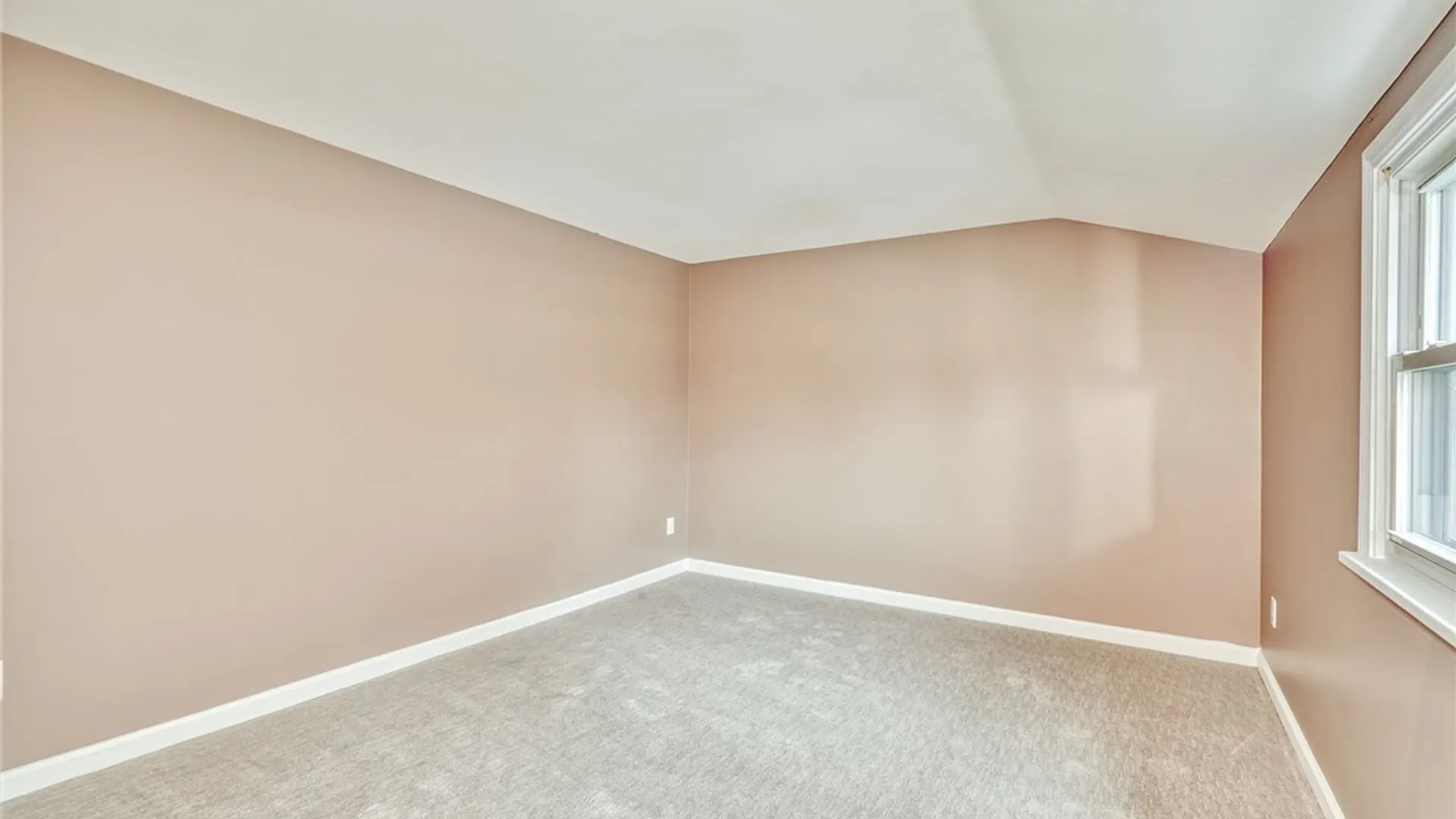 Property at 20 Sandoris Cir, Irondequoit, NY 14622 31